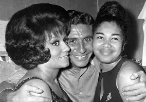 Volts: Gilbert Becaud, Nancy Holloway and Nicole Grunitsky