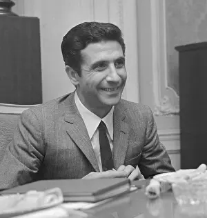 Becaud: Gilbert Becaud - singer