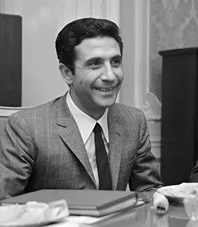 Becaud: Gilbert Becaud - singer