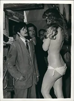 Guineas: Gilbert Watt, sculptor, with Brigitte Bardot nude study