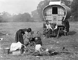Menfolk: GIPSY ENCAMPMENT MEAL