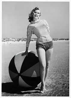 Windswept: GIRL & BEACH BALL 1950S