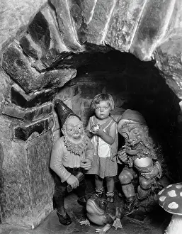 Dwarves: Girl and dwarfs