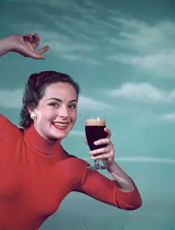 Woof: GIRL & GUINNESS 1950S
