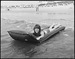 Lilo: GIRL ON A LILO