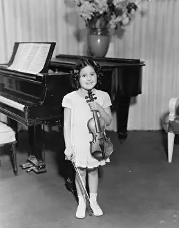 Violinists: Girl playing the violin