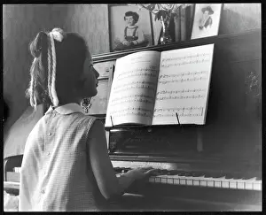 Archibald: GIRL PLAYS PIANO