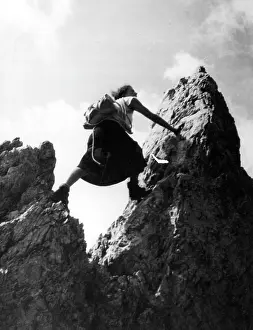 Straddling: GIRL ROCK CLIMBER