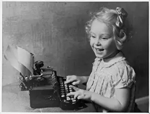 Pretends: GIRL TYPING