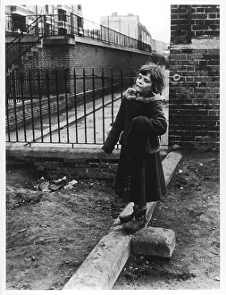 Britainroger: GIRL ON A WALL