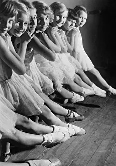 Girls in ballet class, 1934