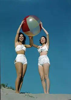 Beachball: Girls With A Beachball