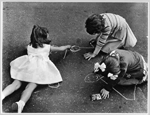 Chalking: GIRLS CHALKING
