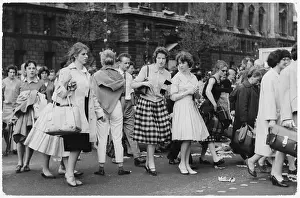 Fashionably: GIRLS CROSS ROAD
