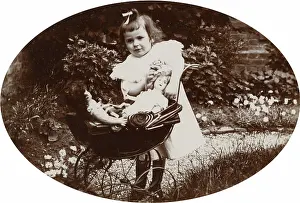 Neufchatel: GIRL'S DOLLS IN PRAM