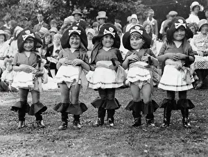Raiser: Girls dressed as Pirates