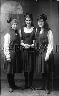 Gymslips: THREE GIRLS IN GYMSLIPS