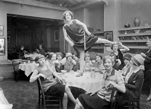 GIRLS HAVING FUN 1920S