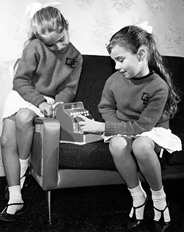 Twins: GIRLS PLAYING SHOPS