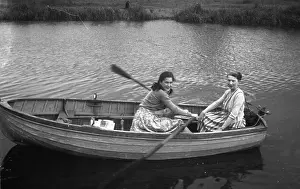 Derwent: Two girls rowing