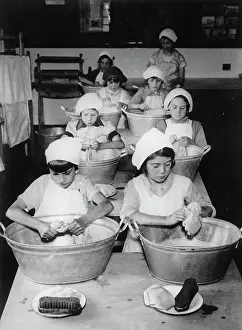 Oktober: Girls are trained in housekeeping