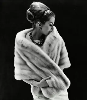 Sandys: Glamorous model wrapped in an opulent fur stole