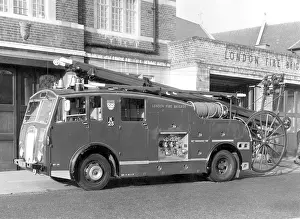 Streatham: GLC-LFB - Dual purpose pump-escape fire engine