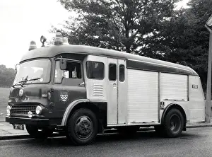 Eltham: GLC-LFB - Foam Tender at Eltham