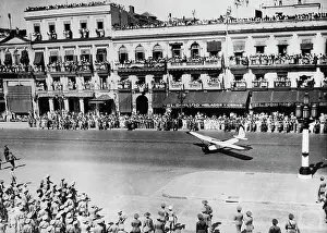 Cubas: Glider with pilot Jack O'Meara lands