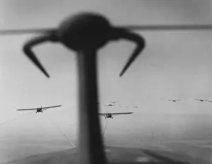 Wesel: Gliders towed by Douglas C-47s in Operation Varsity, WW2