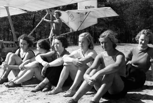 Glider: Gliding camp of the BDM, Berlin 1934