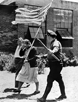 Tear: Global economic crisis: Demonstrators in Chicago, 1938