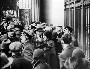 Withdraw: Global economic crisis: People in front of