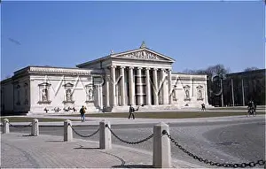 Konigsplatz: GLYPTOTHEK - MUNICH