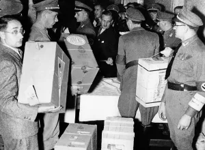 Receiver: Goebbels donates Volksempfaenger, 1936