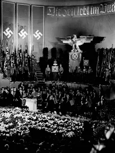 Hangs: Goebbels at the opening of the Week of the German Book