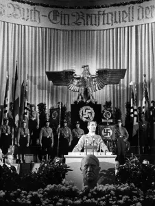 Hangs: Goebbels at the opening of the Week of the German Book