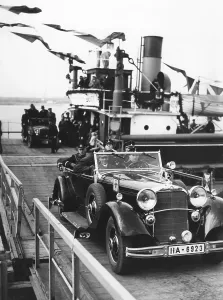 Municipality: Goebbels on the way to Neuteich, 1935