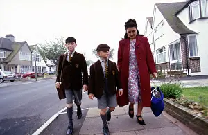 Simon Roberts: GOING TO SCHOOL 1940S