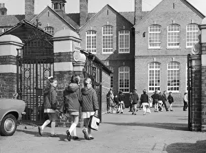 Anorak: GOING INTO SCHOOL