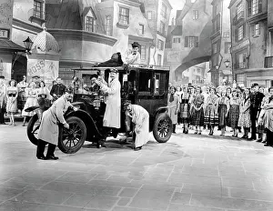 Diggers: Gold Diggers in Paris - 1938