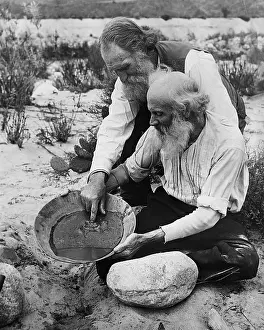 Sifting: Gold prospectors in the USA, 1926