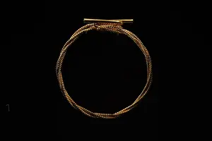 Torque: Gold torc, Salisbury Museum, Salisbury, Wiltshire, England