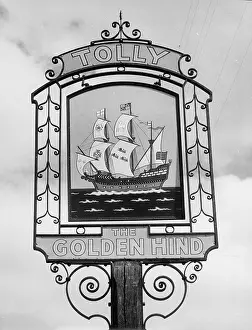 Tolly: GOLDEN HIND PUB SIGN