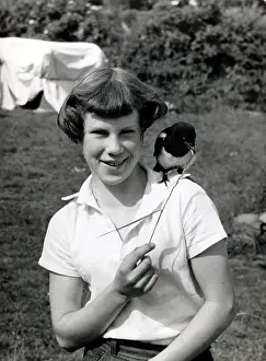Magpie: Goldie Fraser with tame Magpie Sammy