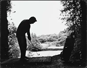 Teeing: GOLF SILHOUETTE