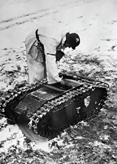 Hartmann: Goliath remote-controlled armored demolition vehicle, 1943