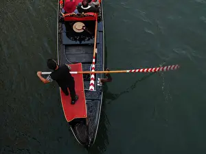Gondolier: Gondola, Venice, Italy