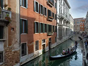 Gondolier: Gondola, Venice, Italy