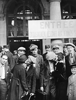 Conscripted: Goodbye kiss at the station